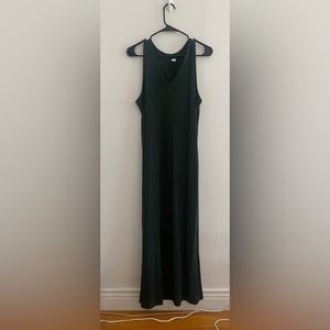 V-neck sleeveless rib knit dress